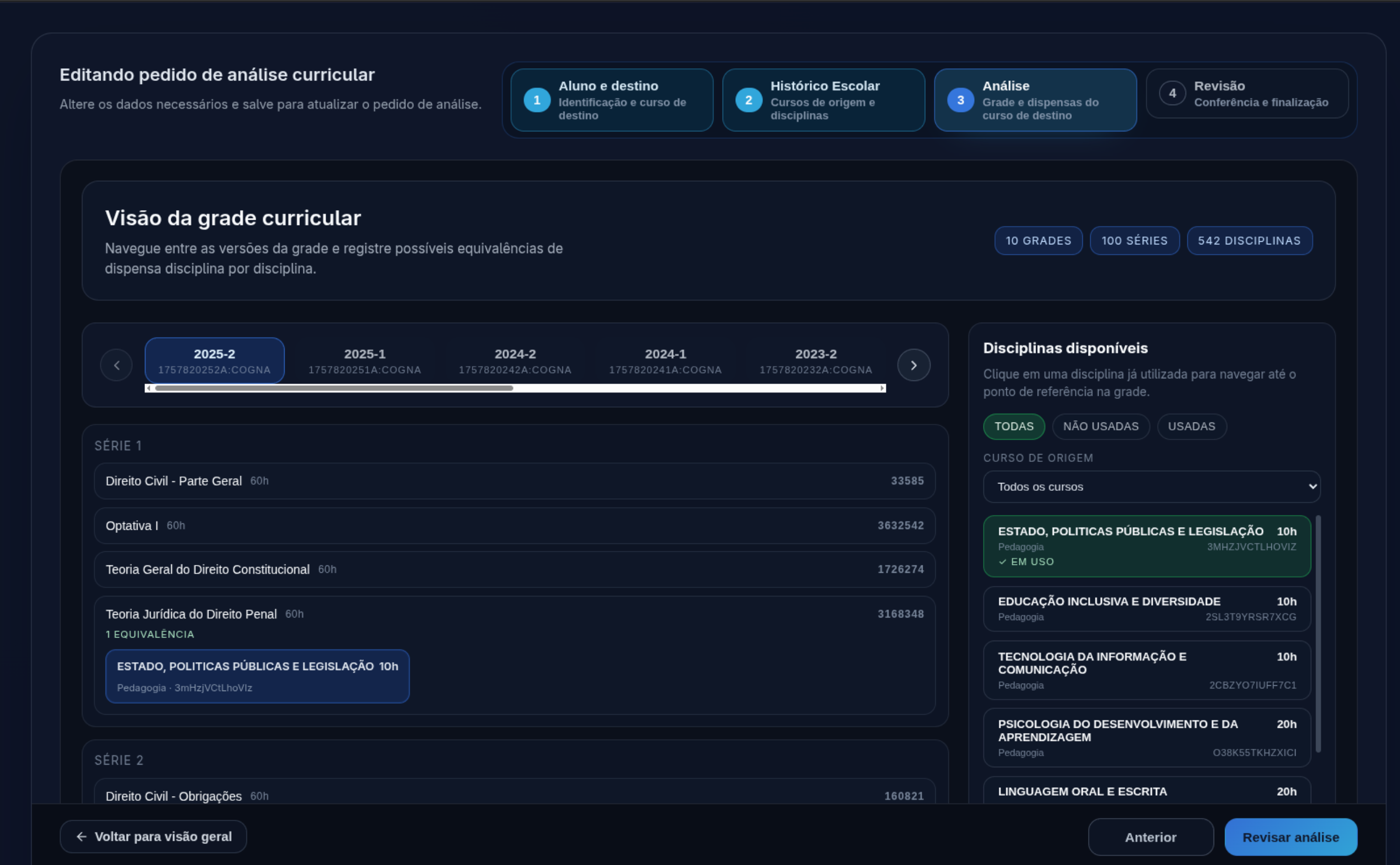 Grade curricular interativa do curso de destino organizada por série, com disciplinas disponíveis para equivalência no painel lateral