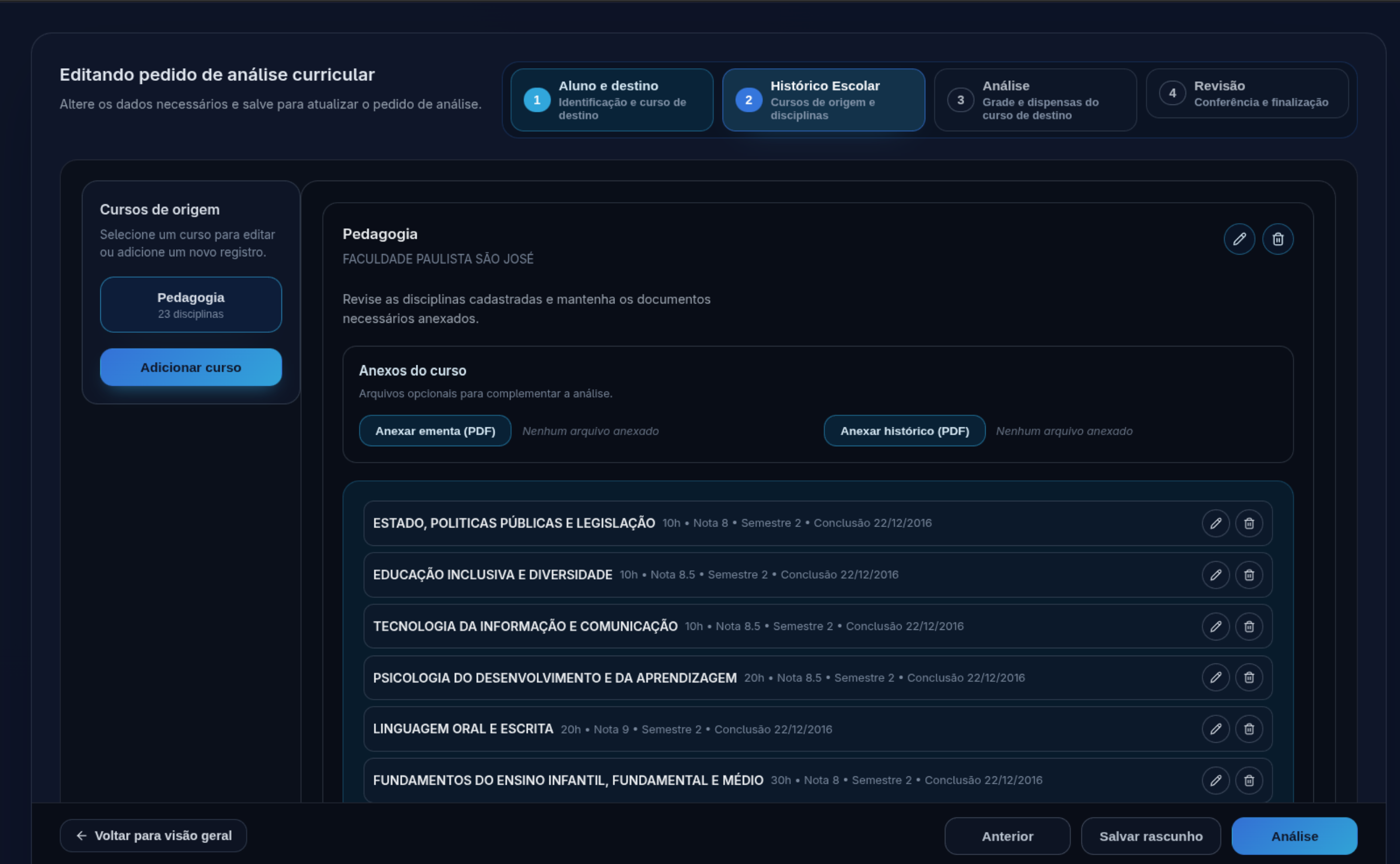 Tela de edição do histórico escolar mostrando upload de PDF e lista de disciplinas extraídas automaticamente com notas e cargas horárias